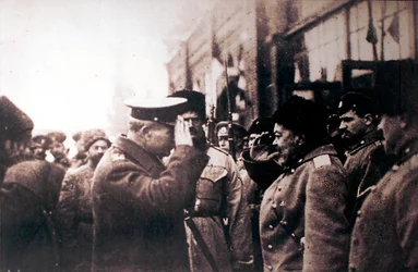 Den hvite russiske generalen Anton Denikin er den britiske generalmajoren Frederick Poole, Russland, 1918