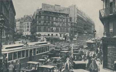 Hvorfor Paris trenger konstant planlegging: Trafikkblokk i en hovedgate, c1935