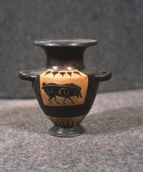 Svart figur hydria eller vannpotte, som viser en okse, 500-tallet f.Kr