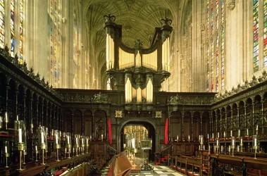 Innvendig visning som viser gang og orgel, Kings College Chapel, Cambridge