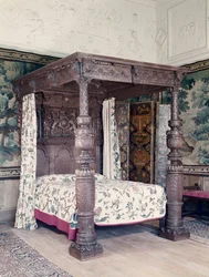 Sengestol i eik, hodegjerde utskåret med armene til James I av England og Fredrick V, kurfyrsten Palatine of the Rhine, og merket til Henry, Prince of Wales, tidlig på 1600-tallet