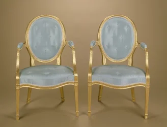 Par Adam ovalryggede forgylte carver-stoler, blått trukket, ca. 1780