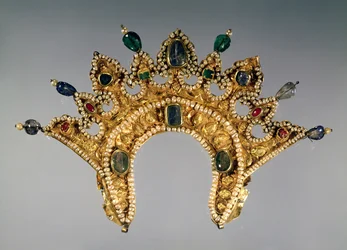 Russisk diadem, gullsatt med perler og halvedelstener, tidlig på 1600-tallet