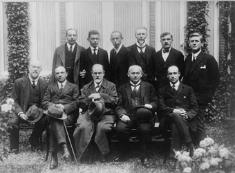 Sigmund Freud med kolleger på en psykoanalytisk kongress i Haag, 1920
