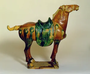 Tang-stil keramikkfigur av en hest