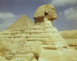 Sfinksen og den store pyramiden av Khufu i Giza, Gamle riket, ca. 2613-2494 f.Kr.