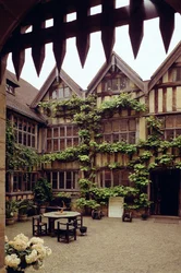 Utsikt over den indre gårdsplassen, Hever Castle, Kent, sent på 1400-tallet