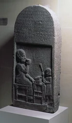 00331 Begravelsesstele til Si Gabbor, prest for måneguden, Neirab, Syria, 7. århundre f.Kr. (basalt)