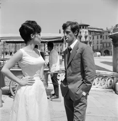 ABANO TERME (ITALIA): SKUTNING AV FILM "" JUSKERNE"": SKUESPILLEREN JEAN-PAUL (jean paul) BELMONDO OG SKUESPILLEREN PASCALE PETIT - 1960