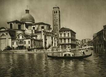 En gondol i Canal Grande overfor Church of Saint Jeremiah (San geremia) i nabolaget Cannaregio. Venezia-fotografi av Wilhelm Bode