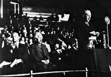 Albert Einstein og Ernest Rutherford, Royal Albert Hall