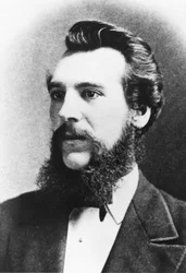 Alexander Graham Bell , skotskfødt amerikansk oppfinner
