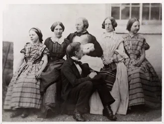 Alexander Parkes, engelsk oppfinner og kjemiker, med sin familie, ca 1870