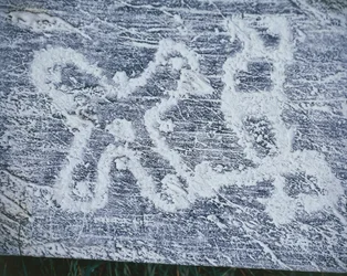 Kamunsk rose, kopi av helleristninger i Valcamonica-dalen, kulltegning, frottageteknikk