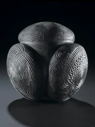 Utskåret ball fra Glass Hill, Towie, Aberdeenshire, neolitisk, ca. 3000 f.Kr.