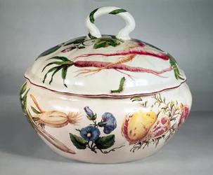 Chelsea-suppeterrin med botanisk dekor, ca. 1753-57 (porselen) (se 105489 for lokk)