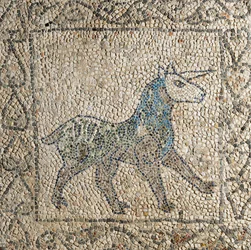 Church of Saint John Evangelist, Fourth Crusade, Fragmenter av mosaikkgulv som representerer enhjørning, Ravenna, Emilia-Romagna, Italia