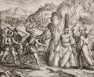 Beskrivelse av forbrytelsene som de spanske kolonistene påførte indianerne - Conquistadorer brenner en indianer på bålet fordi han nektet å konvertere til den katolske tro. Religiøse fra fransiskanerordenen (gravering) «Narratio regionum indicarum per