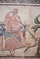 Detalj av The Triumph of Dionysos - Gudens retur fra en militærekspedisjon til India - Dionysos sittende på en vogn trukket av to pantere - Paphos mosaikker, House of Dionysos, slutten av det 2. århundre e.Kr. - Slutten av det 2. århundre e.Kr. -Kypros - T