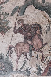 Detalj av den lille jaktmosaikken. En jeger er i ferd med å spyd en hare. 3. - 4. århundre. Roman Villa of the Casale, Sicilia. UNESCO nettsted.
