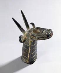 Drage, symbol på guden Marduk, sen assyrisk periode, ca. 800-600 f.Kr. (bronse)