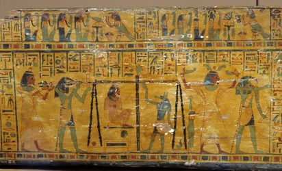 Egypt: detalj av sarkofagen til Khonsoure, som representerer gudinnen Nut og vekten av sjelen til den avdøde. Mediterranean Archaeology Museum, Marseille