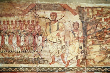 Utvandringen og overgangen over Rødehavet, freske fra synagogen i Doura (Dura) Europos, 244-245, bevart i Nasjonalmuseet i Damaskus. Foto tatt på Det jødiske museet i New York under en utstilling.