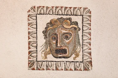 Gulvmosaikk fra det 1. århundre f.Kr. som viser en Dionysos-maske, fra en romersk villa nær Via Ruffinella i Roma, Romas nasjonalmuseum (Museo Nazionale Romano), Roma, Italia