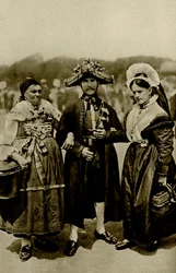 Tyskland. Folk i det bayerske høylandet i kostbare middelalderkostymer. 1920