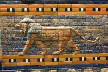 Ishtar-porten som opprinnelig tilhørte Temple of Bel, bygget i Babylon (Irak) av kong Nebuchadnezzar II - Ishtar-porten, detalj, Pergamon-museet, Museumsøya, Berlin, Tyskland, Europa