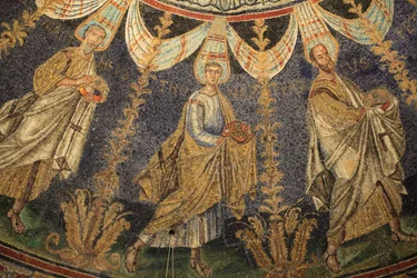Mosaikk av taket i Baptistery of Neon. Saint Paul og Saint Peter. Detalj av prosesjonen til de tolv apostlene som fortsetter rundt midtmosaikken i to retninger, og endte med at Saint Peter møtte Saint Paul. 5. århundre, Ravenna, Italia. Reg