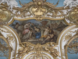 Nymfer som tilbyr blomster i Psyche på terskelen til Palace of Love. Maleri av Charles Joseph Natoire (1700-1777)