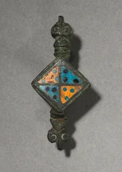 Dekorasjonsbrosje, ca.100-300