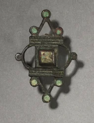 Dekorasjonsbrosje, ca.100-300