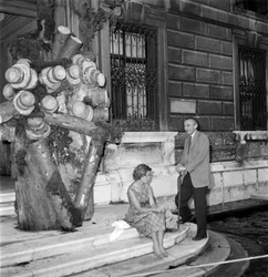 PALAZZO GRASSI: "" FRA NATURE TIL KUNST "" KUNSTKRITIKEREN MICHEL TAPIE DE CELEYRAN MED BEATRICE MONTI DELLA CORTE - 1960