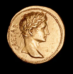 Sjelden antikk romersk mynt, aureus, keiser Augustus ca. 27 f.Kr.