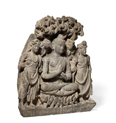 Reliefstriade av Buddha Shakyamuni med bodhisattvaer, 3.-4. århundre (grå skifer)