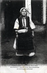 Serbia, Florina: Portrett av en makedonsk jente i nasjonaldrakt - Postkort 1914-1918