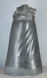 Statue av Manishtusu, konge av Akkad, akkadisk periode, ca. 2250 f.Kr. (dioritt)