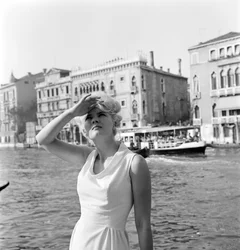 SKUESPILLEREN CORINNE MARCHAND - VENICE - 1963
