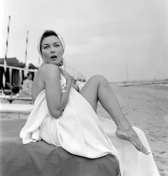 SKUESPILLEREN GIANNA MARIA CANALE PÅ VENICE LIDO BEACH - 1955