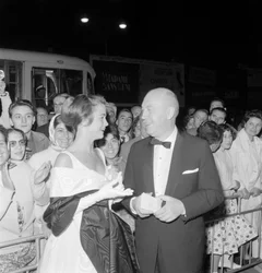 Regissøren Otto Preminger med skuespilleren Lee Remick på den internasjonale filmfestivalen på Lido di Venezia - 1959
