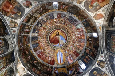 Padua dåpskapellet. Takfresker fra 1300-tallet av Giusto de Menabuoi. Paradiset. Å velsigne Kristus med engler, patriarker, profeter og helgener. Padova. Italia. (bilde)