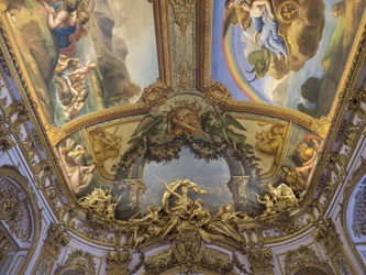 Trofeen til Diane Chasseresse, en gruppe skulpturert fra døren til Galerie doree, av Francois Antoine Vasse (1681-1736), ca. 1715. Banque de France. Hotel de Toulouse, tidligere hotel de la Villiere, Paris - Hotel de Toulouse, hovedkvarteret til banken
