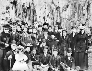 Storbritannia: En gruppe mennesker på utflukt. c1910