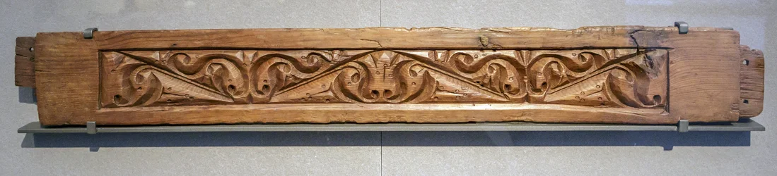 Treverk i "" skråstilen". Egypt, 9. århundre. Utskåret furu. Musée du Louvre