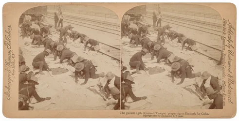 quot;Det tapre 25. regimentet forbereder seg på å legge ut på Cubaquot;, 1898 (foto)