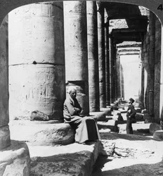 Søyler av det store tempelet til Sethos I, Abydos, Egypt, 1905.