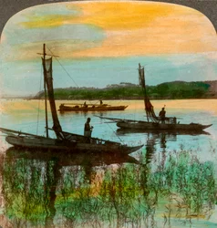 Fiskebåter ved solnedgang nær Yokohama, Japan, 1904.