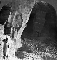Steinbruddskamre i Masara, Egypt, 1905.